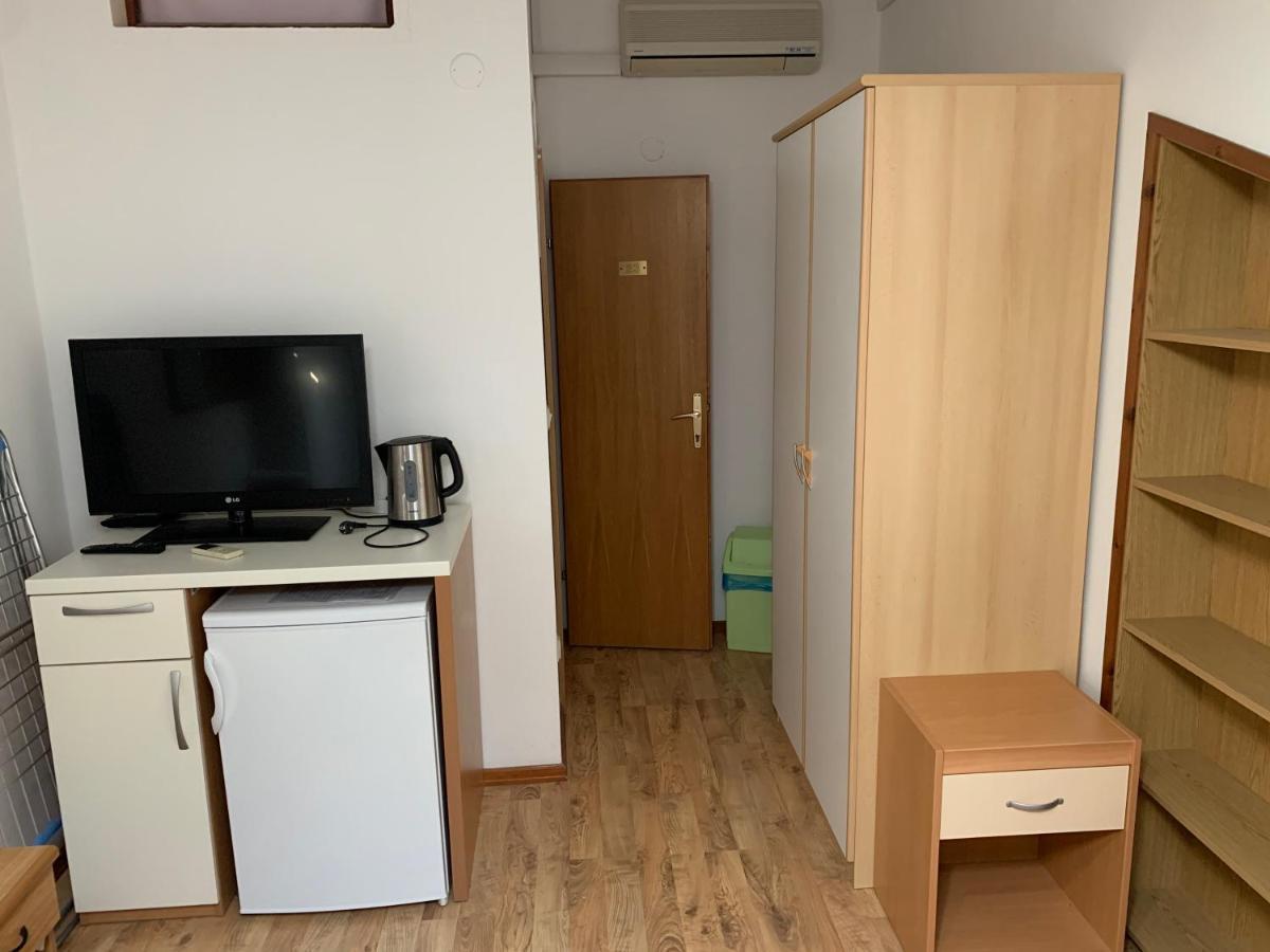 Bed and Breakfast Vila Albatros Ровінь Екстер'єр фото