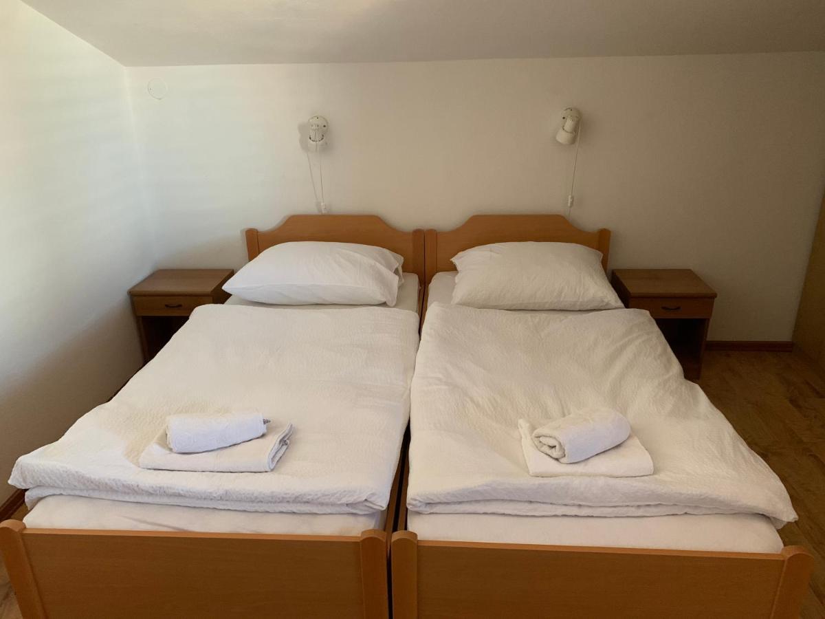 Bed and Breakfast Vila Albatros Ровінь Екстер'єр фото