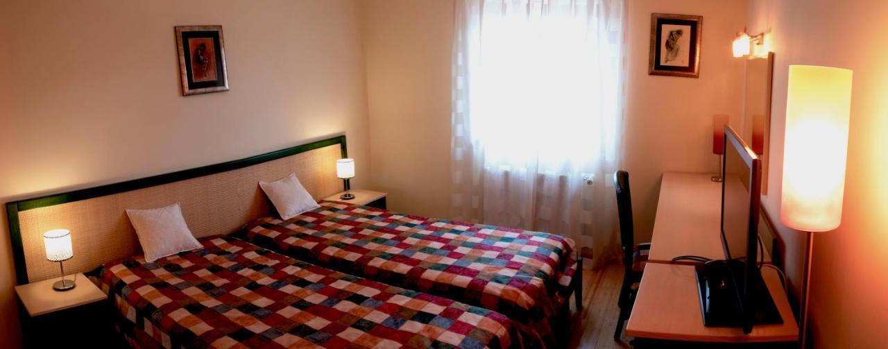 Bed and Breakfast Vila Albatros Ровінь Екстер'єр фото