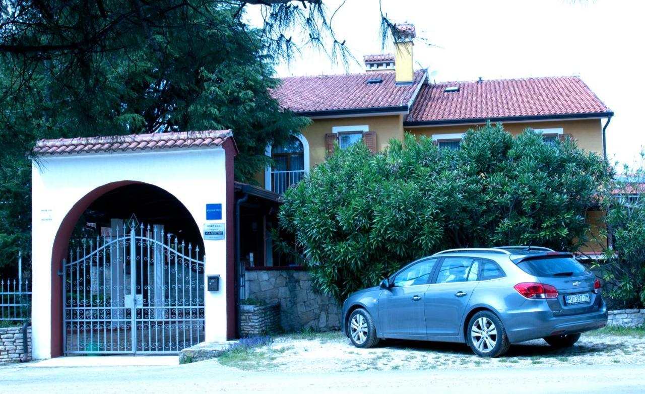 Bed and Breakfast Vila Albatros Ровінь Екстер'єр фото