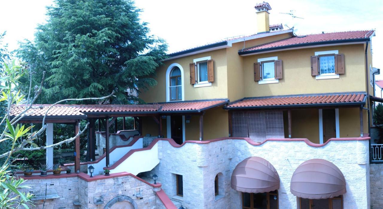 Bed and Breakfast Vila Albatros Ровінь Екстер'єр фото