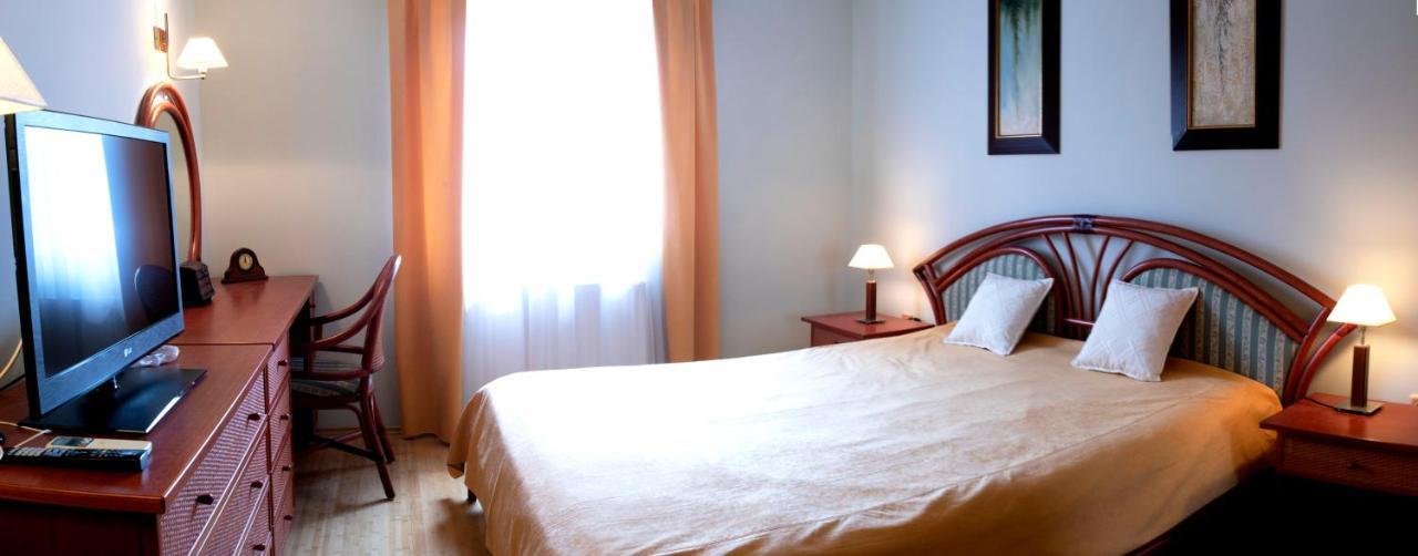 Bed and Breakfast Vila Albatros Ровінь Екстер'єр фото