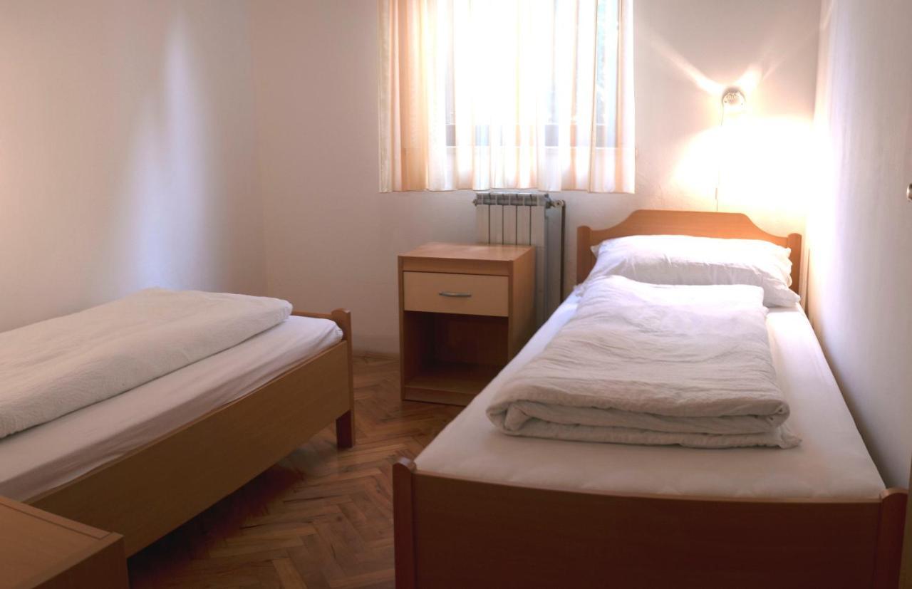Bed and Breakfast Vila Albatros Ровінь Екстер'єр фото
