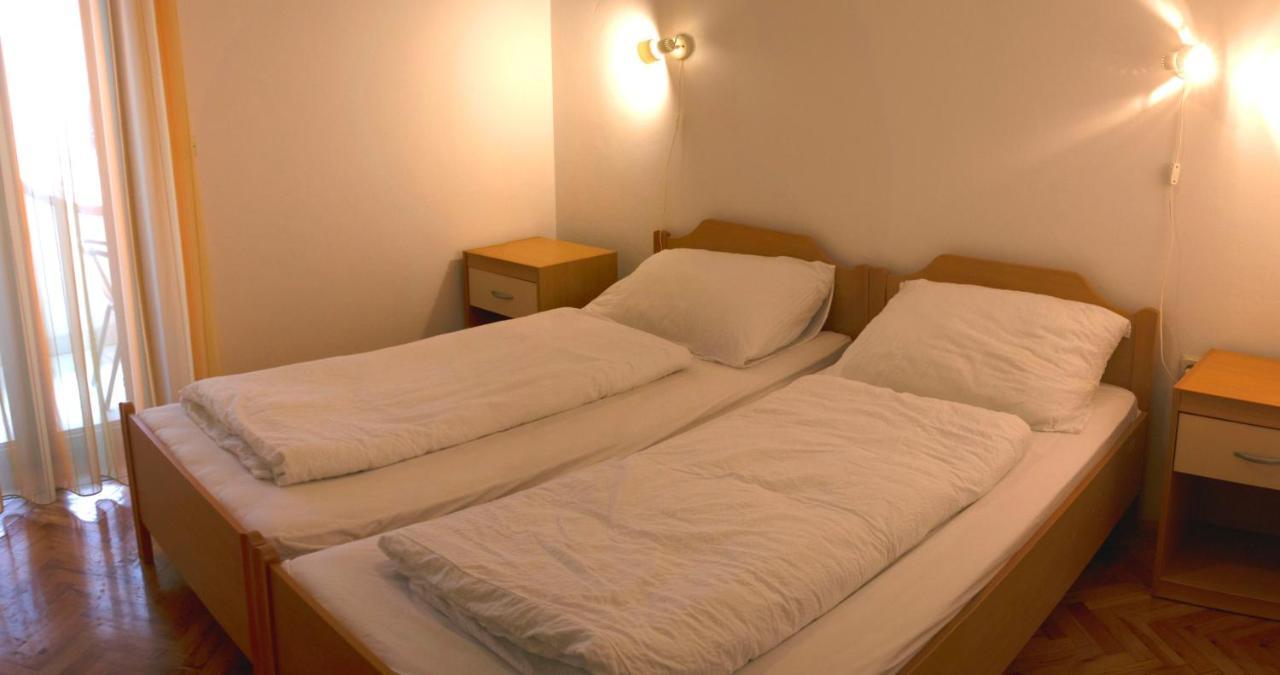 Bed and Breakfast Vila Albatros Ровінь Екстер'єр фото