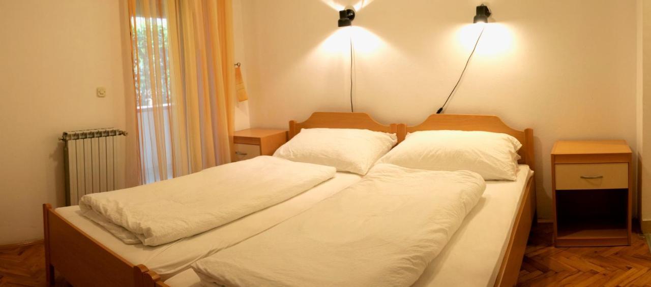 Bed and Breakfast Vila Albatros Ровінь Екстер'єр фото