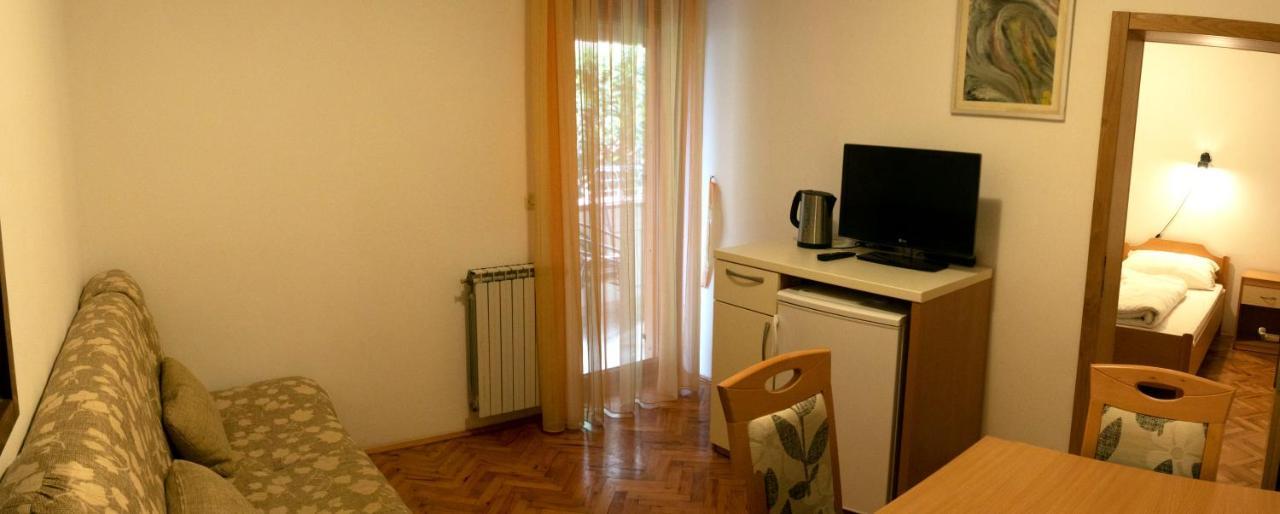 Bed and Breakfast Vila Albatros Ровінь Екстер'єр фото