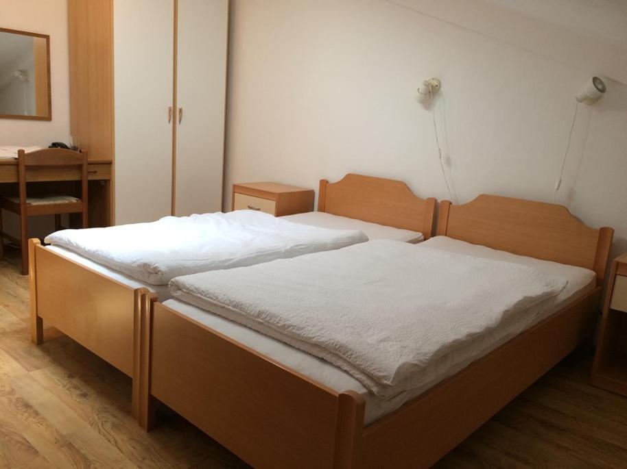Bed and Breakfast Vila Albatros Ровінь Екстер'єр фото