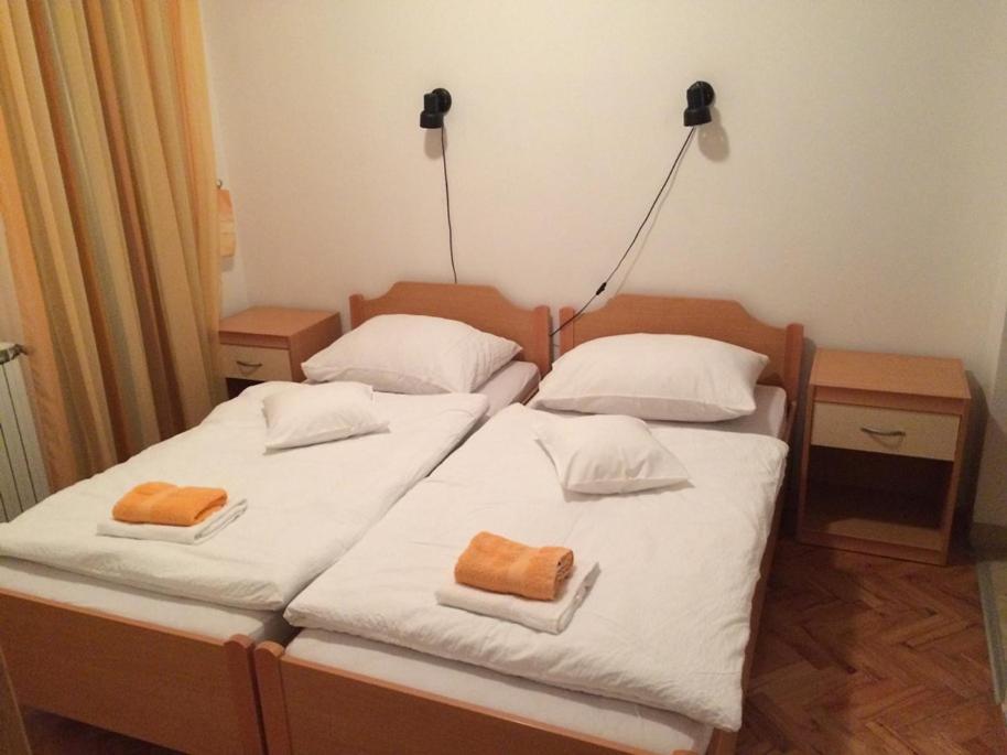 Bed and Breakfast Vila Albatros Ровінь Екстер'єр фото