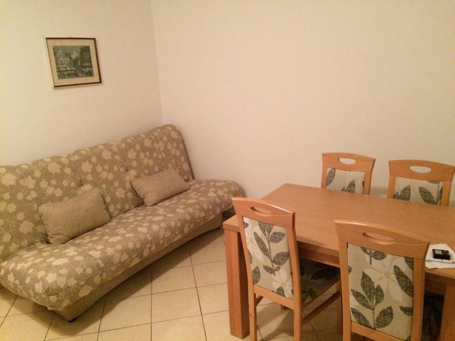 Bed and Breakfast Vila Albatros Ровінь Екстер'єр фото